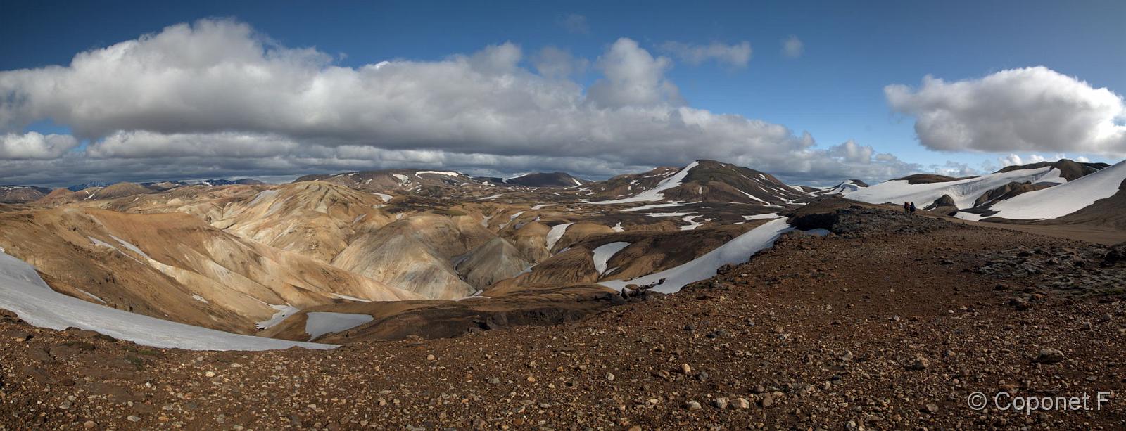 022 Islande 2009.jpg - La traversée de montagnes rhyolithiques entre Alftavatn et le refuge Hrafntinnusker.